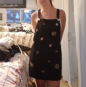 Overall dress black with embroidered flowers